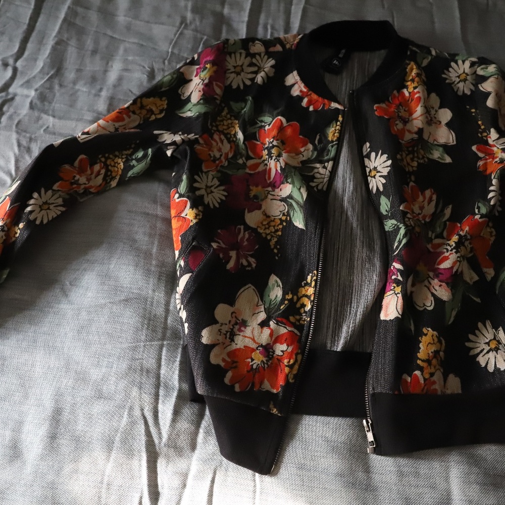 BNWOT Tag Agnes and Dora bomber jacket